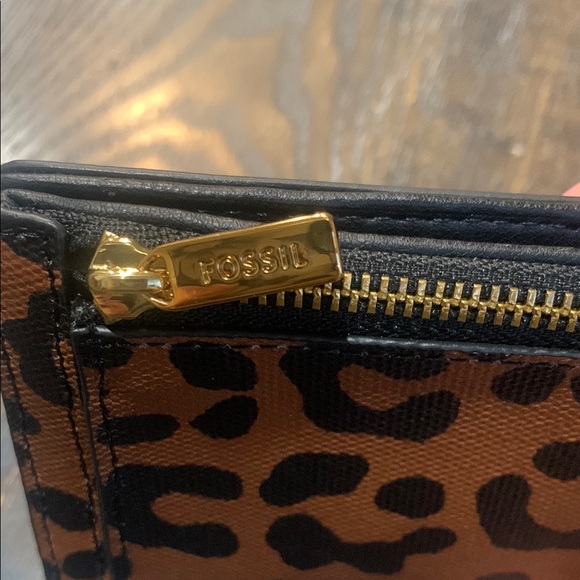 Fossil Logan Leopard Small Bifold Wallet NWT - Picture 3 of 5